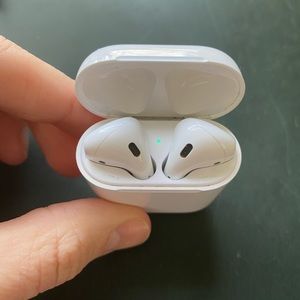COPY - Apple AirPods